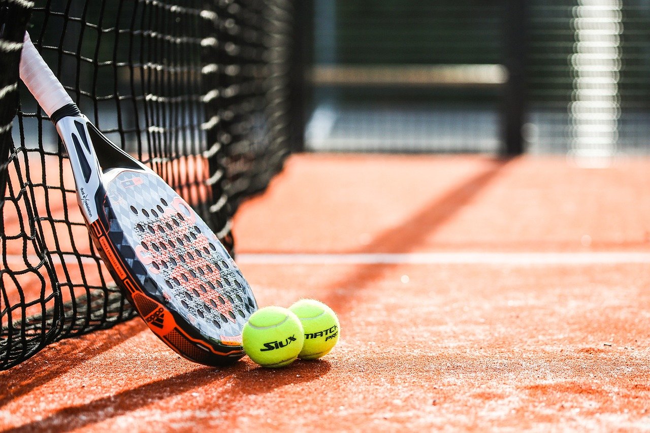 These are the 10 reasons that will make you practice beach tennis today!